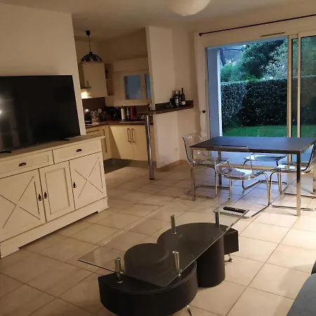 Raphael: Rez De Jardin, 2 Chambres, Piscines 公寓